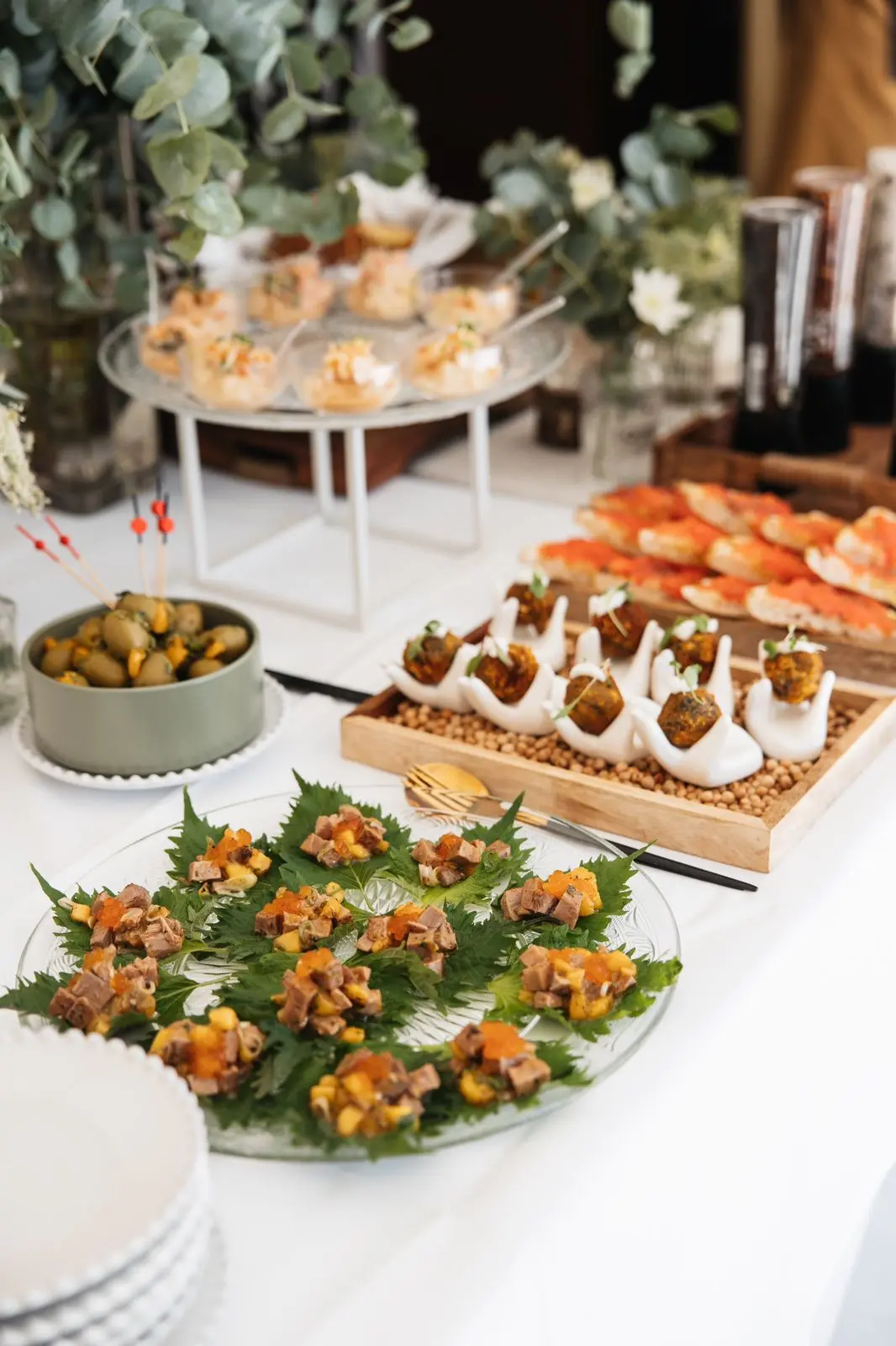 Private dining details prepared for a Marbella celebration