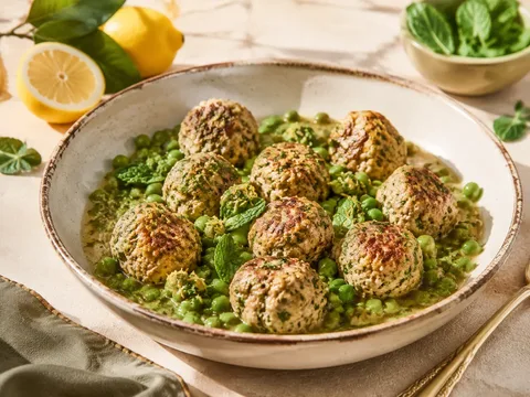 Albóndigas de pavo con guisantes, menta y limón