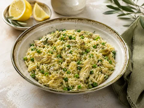 Orzotto de alcachofas, guisantes y limón